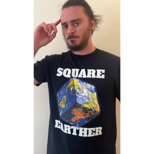 SQUARE EARTHER BLACK TEE